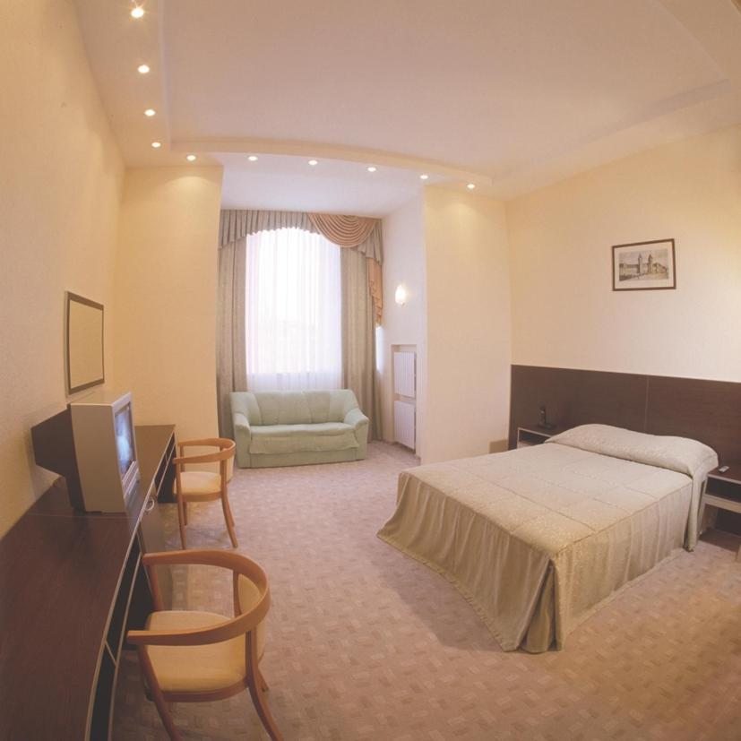 Astoria Hotel Dnipro Phòng bức ảnh